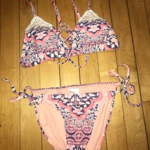 Patterned bikini